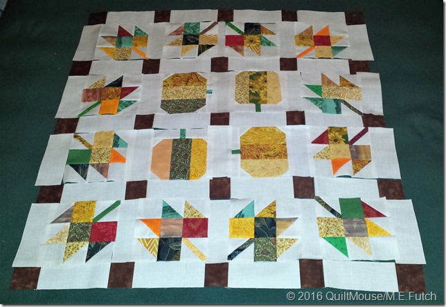 Table Topper Pumpkins-Leaves